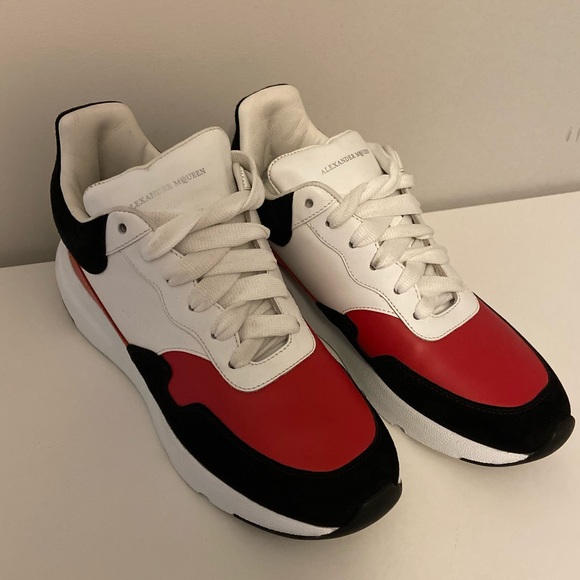 Alexander McQueen oversized laceup runner sneakers - Picture 6 of 13